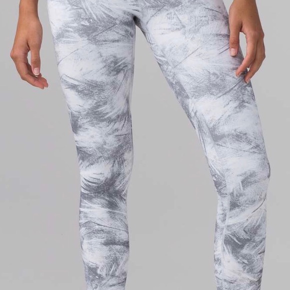 NWOT. Wunder Under Low Rise, Luxtreme. 28” Size 6 - Picture 2 of 4